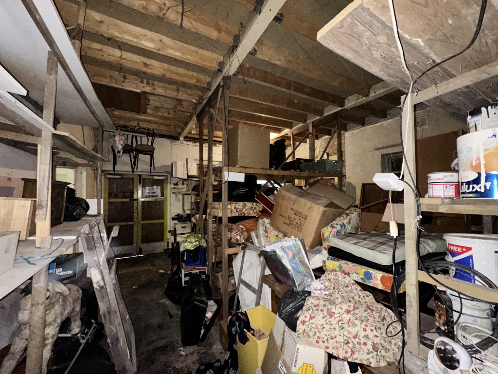 Lot: 145 - THREE-BEDROOM OLD SCHOOL UNIT WITH POTENTIAL - Store room with external access